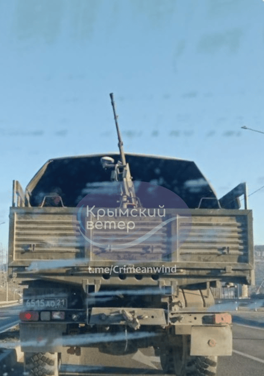 Кримчани помітили камази із корабельними кулеметами — фото - фото 2