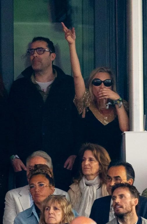 Супермодель Кейт Мосс оконфузилася на фестивалі музики - фото 3