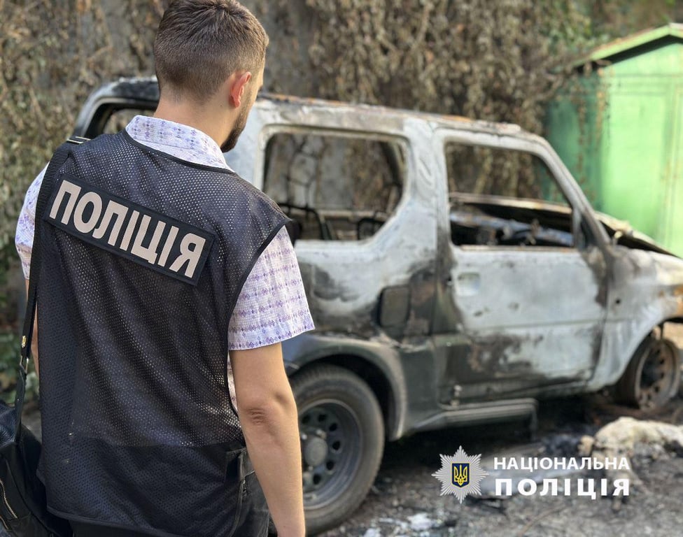 В Одесі чоловік спалив авто сусіда через татуювання - фото 1