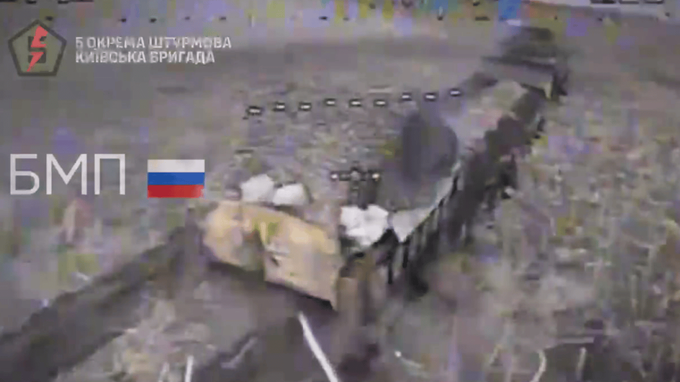 Військові показали ефектні кадри знищення бронетехніки РФ на Бахмутському напрямку