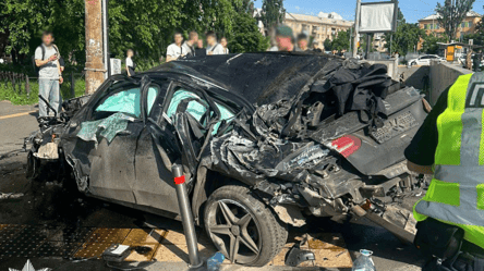 У Києві атомобіль вʼїхав у підземний перехід: є загиблі - 304x171