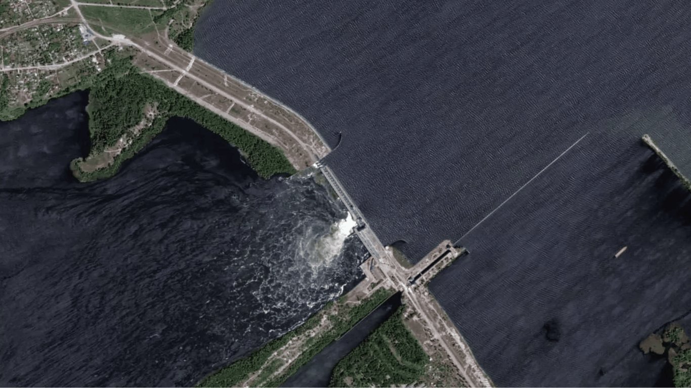 СМИ показали спутниковые снимки разрушенной Каховской ГЭС