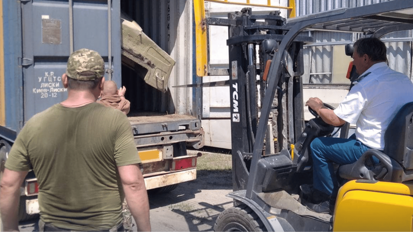 Одесские таможенники передали ВСУ конфискованные лодки