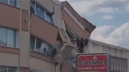 У Балтi на Одещині обвалилася частина будівлі швейної фабрики - 290x166