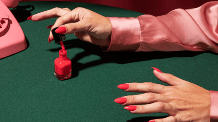 Манікюр, який візуально омолоджує руки — поради майстрів - 285x160