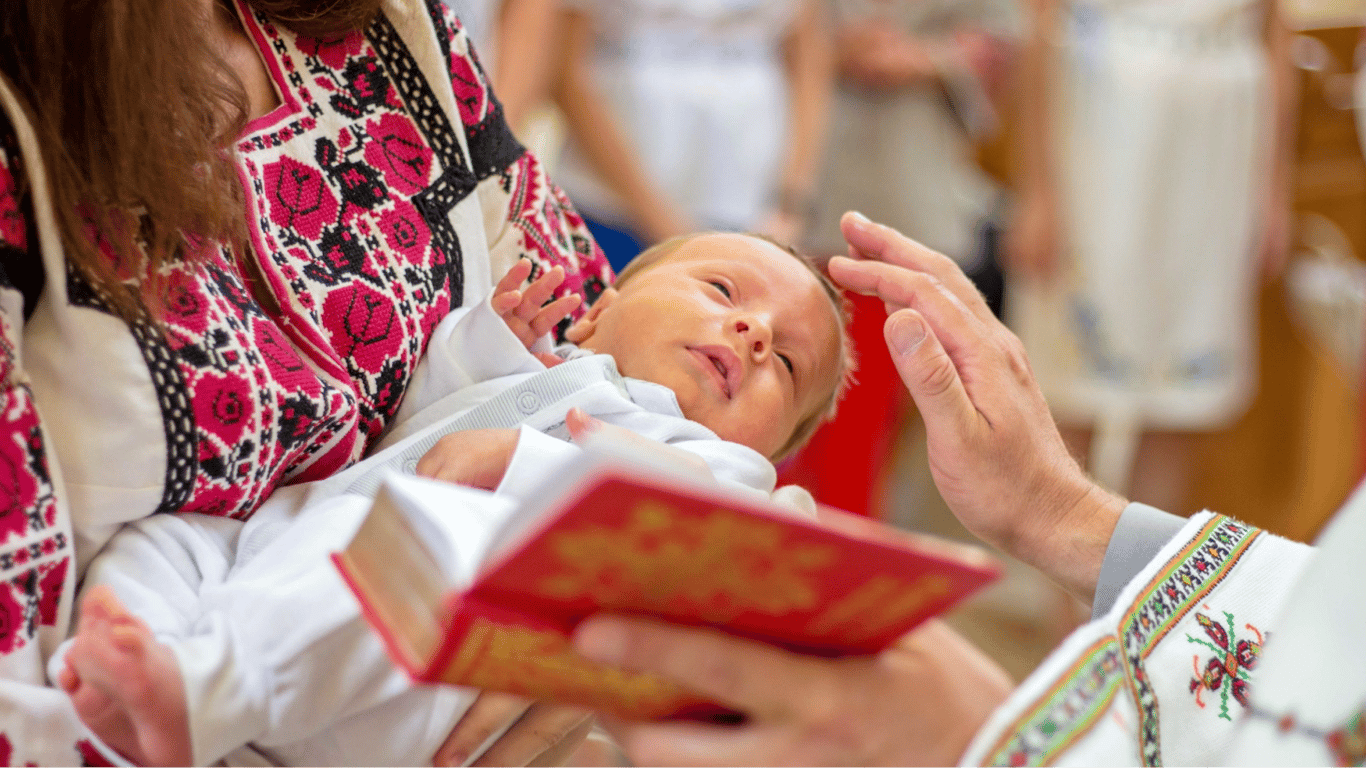 Коли можна хрестити дитину у 2023 році — найсприятливіші дні для здійснення таїнства