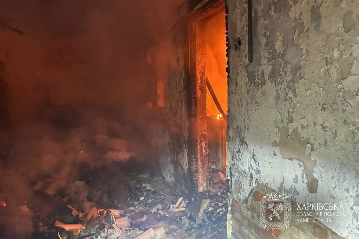 Рятувальники гасять пожежу після атаки на Харківщині