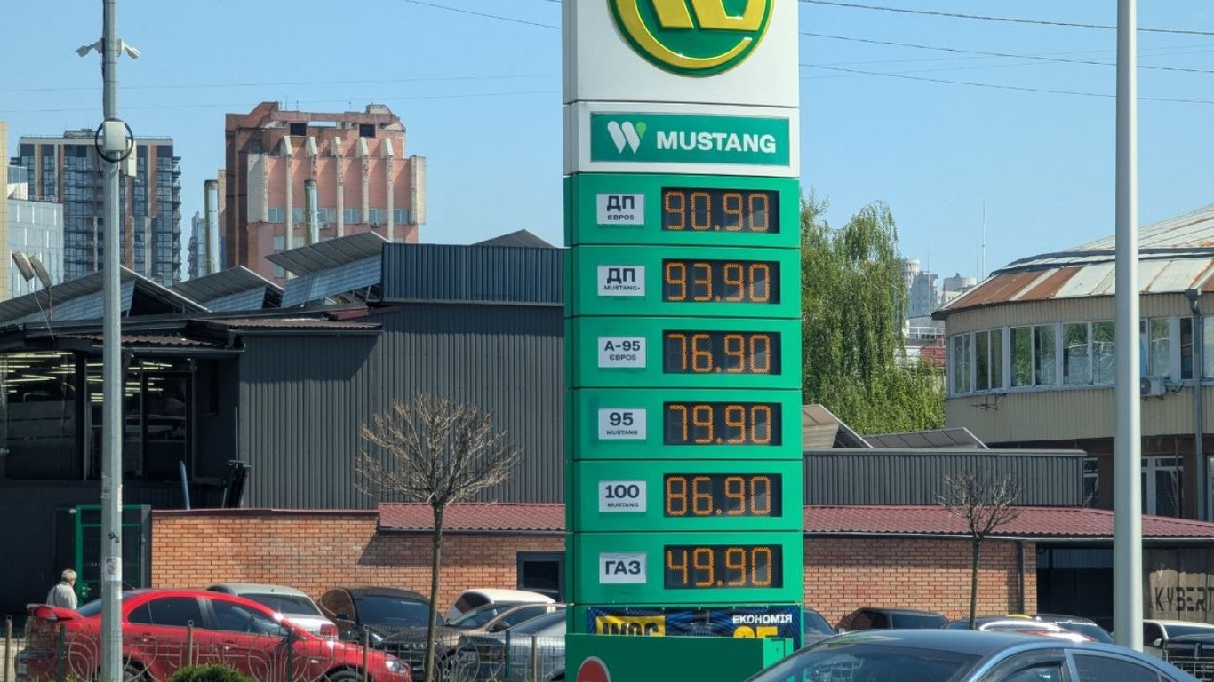 В Киеве цены на топливо поползли вверх на 1 гривну