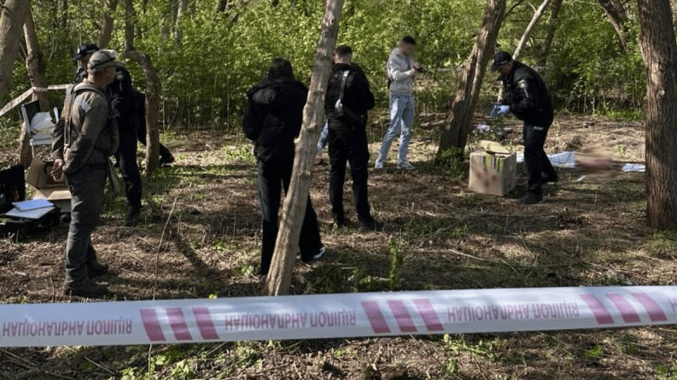 Во Львове в парке нашли мертвого младенца