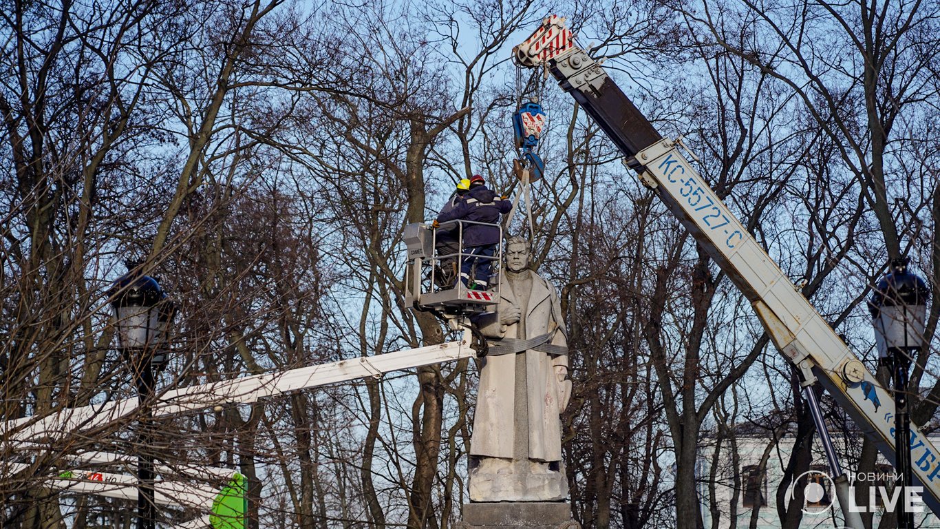 Демонтаж пам'ятника Ватутіну в Києві: фото
