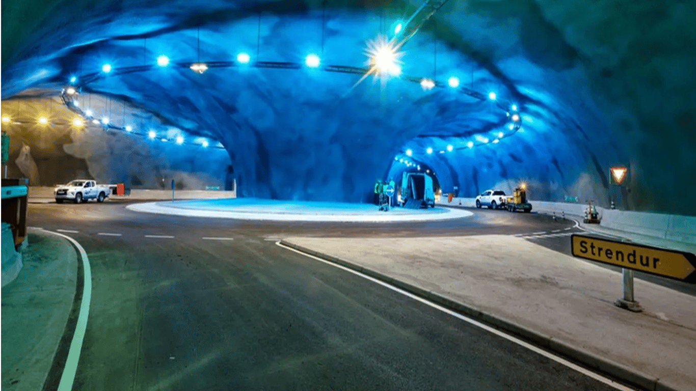 Тоннель с подводным перекрестком: где он расположен и чем уникален