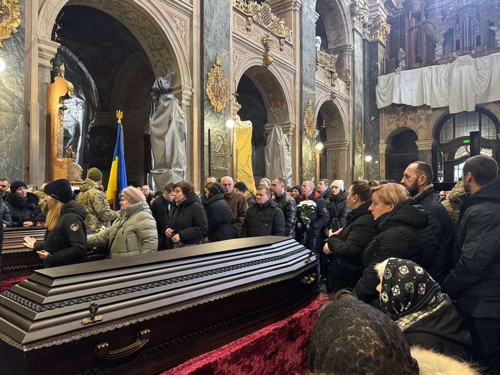 Львів'яни попрощалися з бійцями ЗСУ у Львові 24 грудня