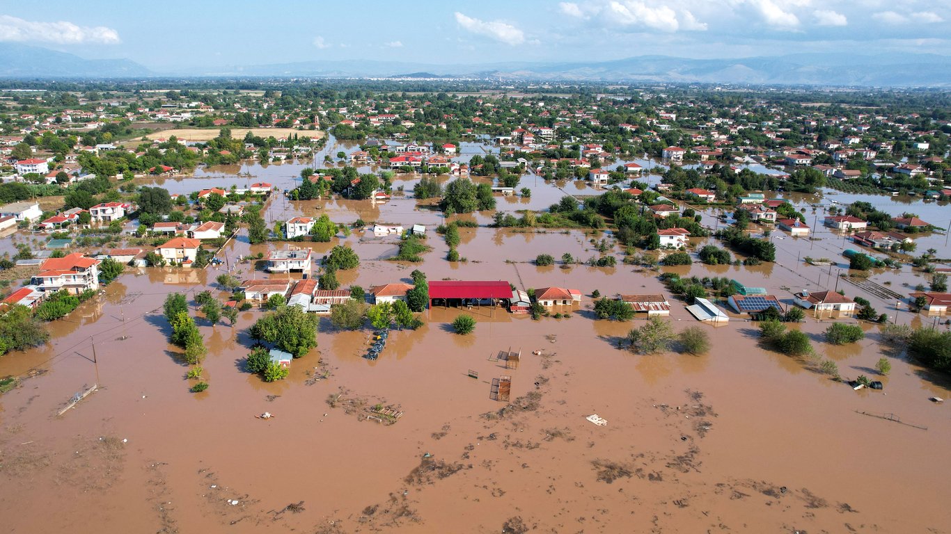 Катастрофическое наводнение в Греции унесло жизни десятков человек, — СМИ
