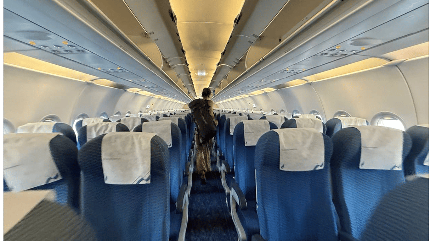 Подорож літаком: чому не варто взувати шльопанці