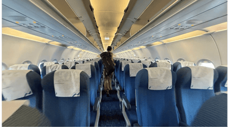 Пилот назвал обувь, которую никогда не стоит надевать в самолет - 285x160