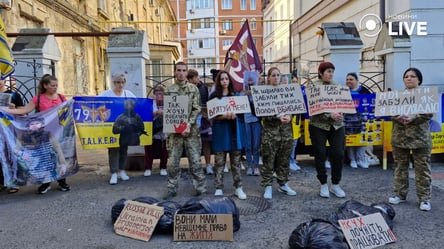 В Одесі родичі полонених пікетували Червоний Хрест — фото - 290x166