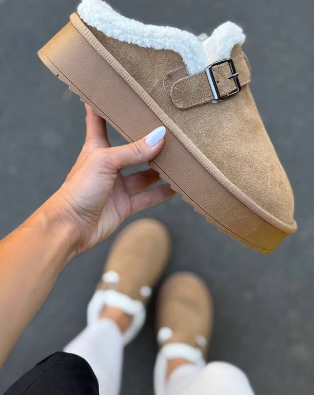 Хутряні сабо стало універсальним вибором цього сезону