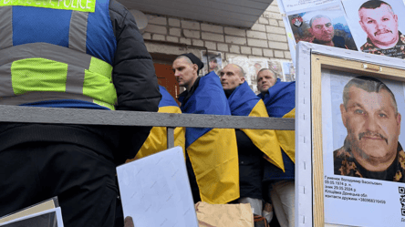 Як українці зустрічали звільнених з полону воїнів — фоторепортаж - 290x160