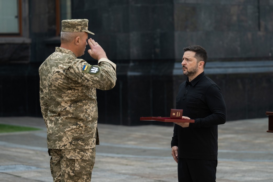 Тысячи боевых вылетов: Зеленский поблагодарил пилотов армейской авиации - фото 2