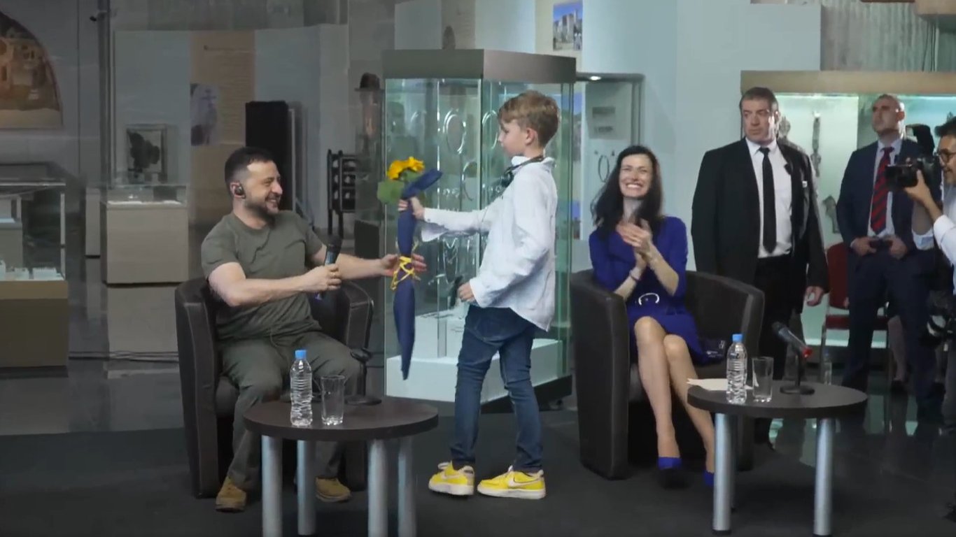 У Болгарії хлопчик зробив Зеленському несподіваний подарунок: зворушливе відео