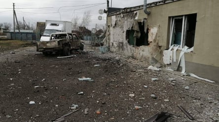 Разрушены дома и раненый человек: оккупанты снова обстреляли Харьковщину - 285x160