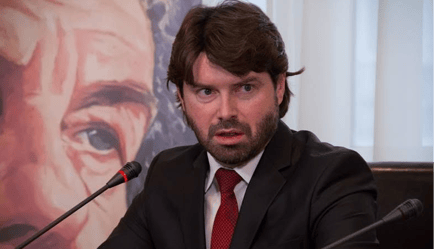 Економіст Новак запропонував дати вчителям статус держслужбовців - 290x166
