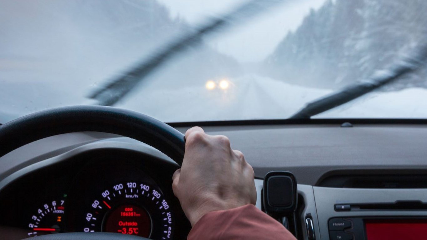 Безпечна їзда в туман на авто — десять дієвих лайфхаків