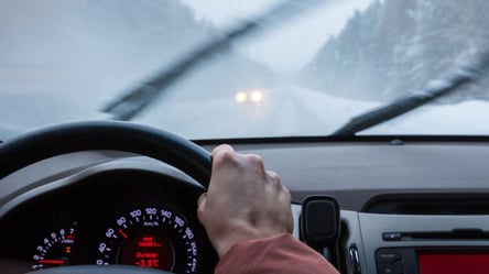 Как безопасно ездить на авто в туман, чтобы избежать аварий и прочих неприятностей - 285x160