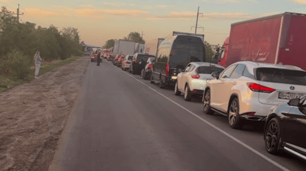 Черги на кордоні — траса Одеса-Рені вранці знову в заторах - 285x160