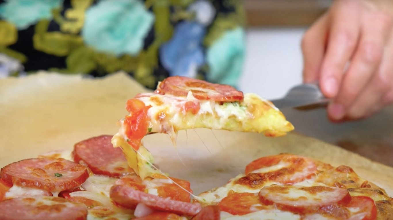 рецепт кабачковой пиццы с колбасой на завтрак 