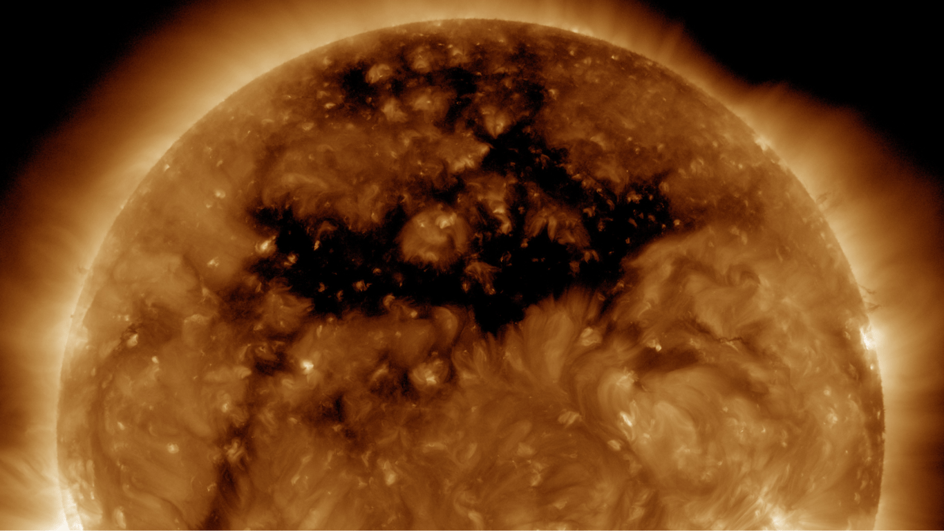 На Солнце образовалась гигантская "дыра": к Земле приближаются солнечные ветры