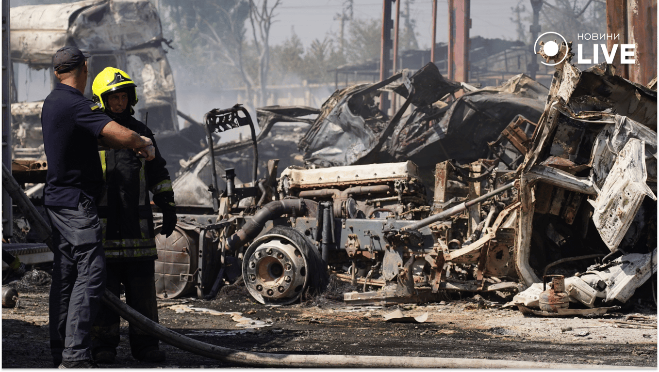 Наслідки влучання по транспортній компанії. Фото: Новини.LIVE/ Юлія Браславська 