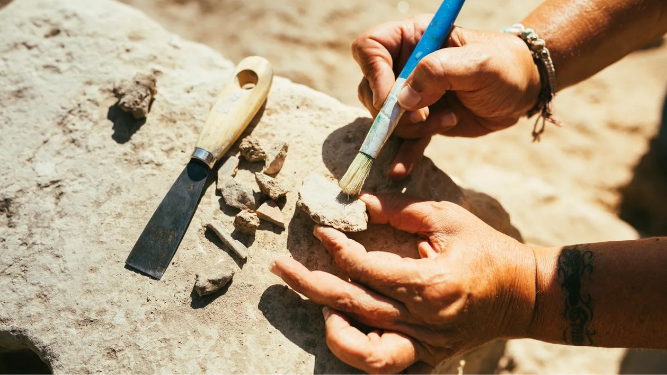 Археологи случайно наткнулись на древний алфавит исчезнувшей цивилизации — фото