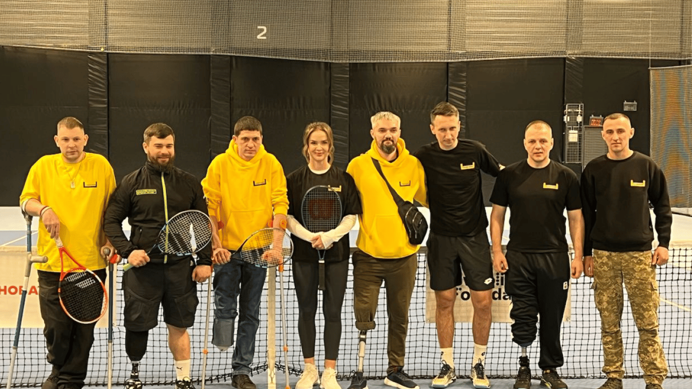 Пациенты львовского реабилитационного центра сыграли в теннис со всемирно известными теннисистами