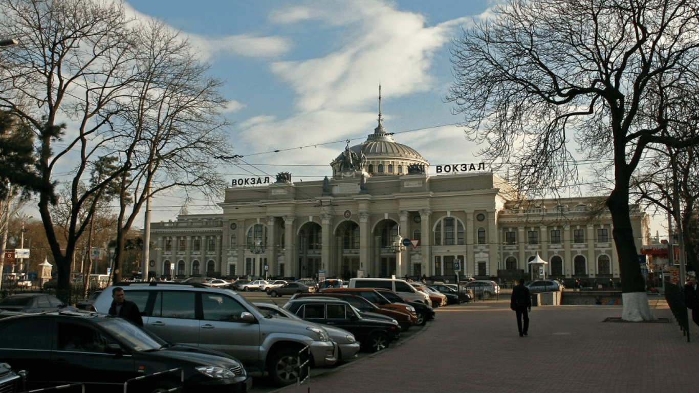 Загроза вибуху на Одеському залізничному вокзалі — поліція