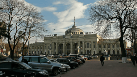 Угроза взрыва на Одесском железнодорожном вокзале — полиция - 285x160