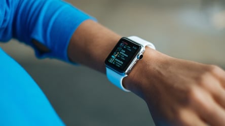 Суд у США визнав Apple винною у порушенні патентів на технології для смарт-годинників - 285x160