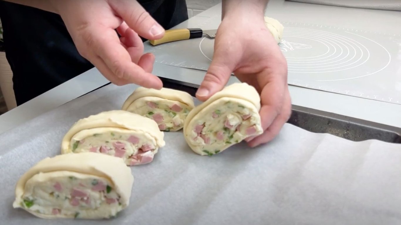 слойки с картофелем и колбасой рецепт на завтрак