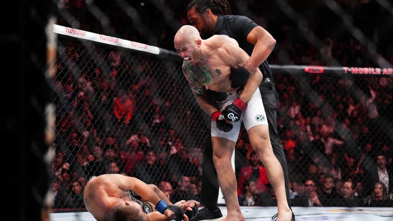 Очень страшный нокаут в UFC — бойца начало трясти после падения