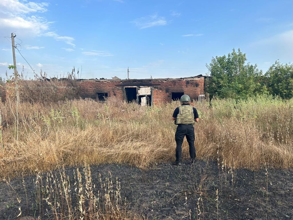 Один загиблий та майже 60 постраждалих — наслідки масованих обстрілів Харківщини за добу - фото 4