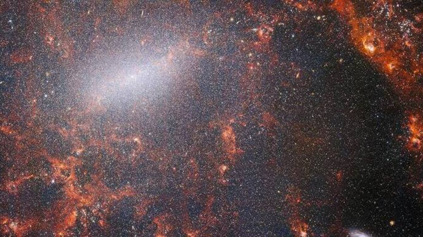 Галактика в созвездии Девы: ученые обнародовали впечатляющие фотографии