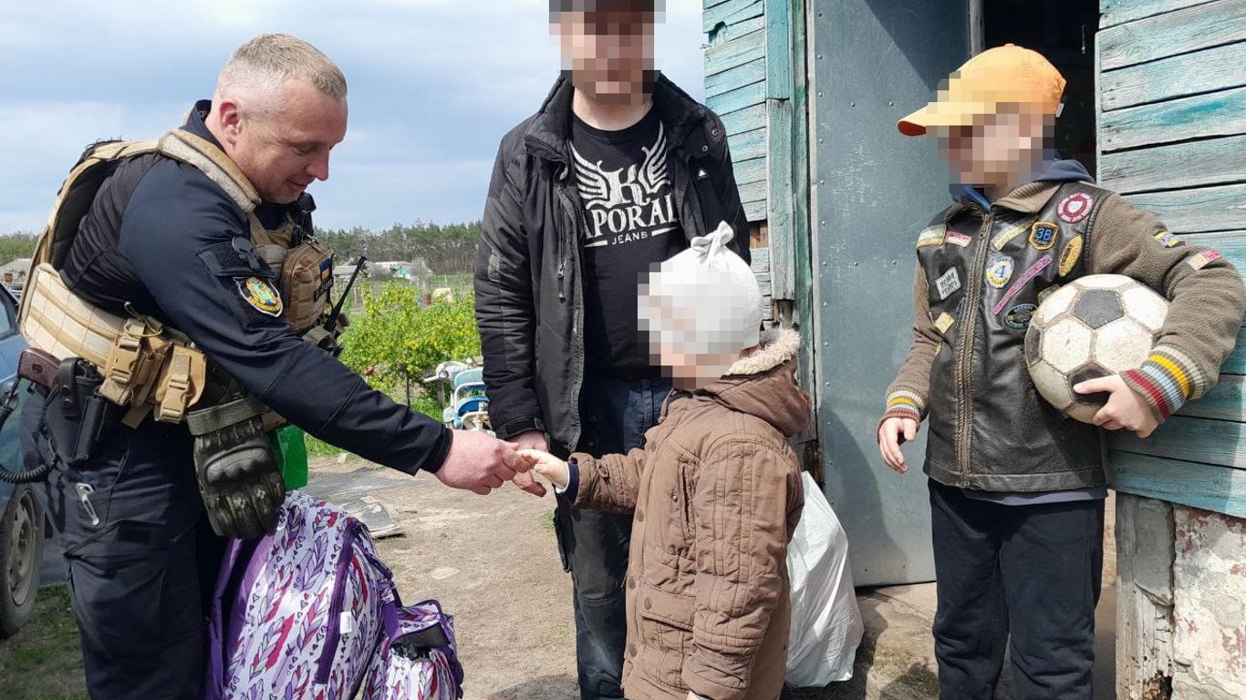 На Харківщині евакуювали дітей, що мешкали біля лінії фронту