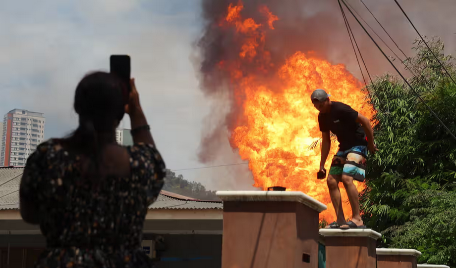У Малайзії через масштабну пожежу пошкоджено пів сотні будинків - фото 1