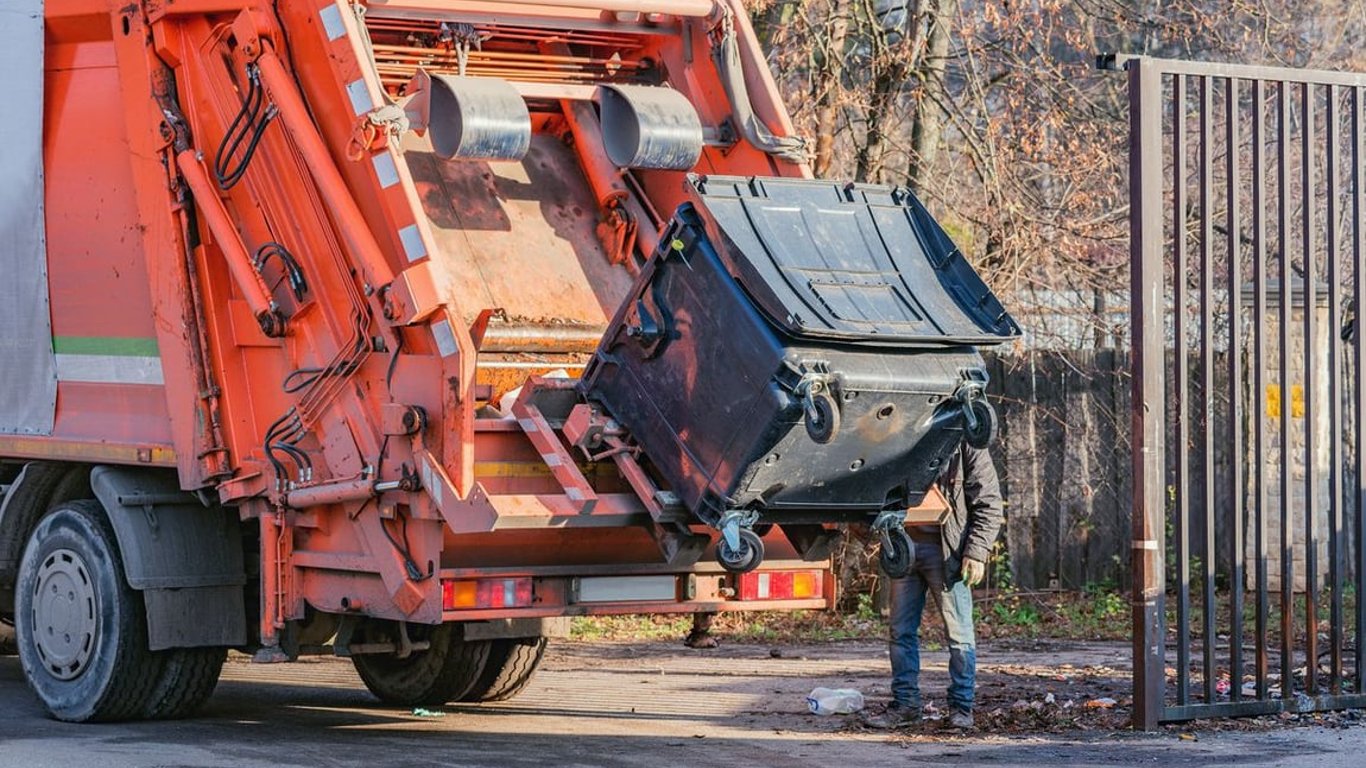 В Житомире мусоровоз убил мужчину —что произошло