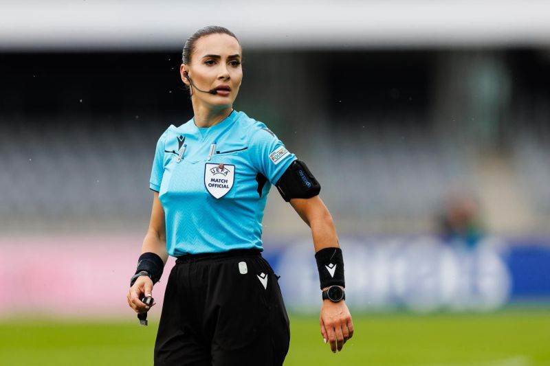 Найпривабливіша футбольна суддя