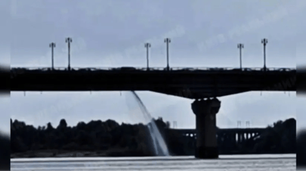 В Київтеплоенерго пояснили, чому на мосту Патона утворився водоспад - 290x166