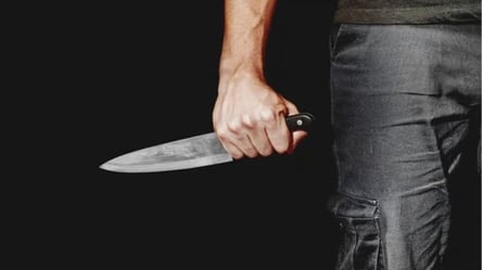 У Кропивницькому чоловік кинувся з ножем на поліцейського - 285x160