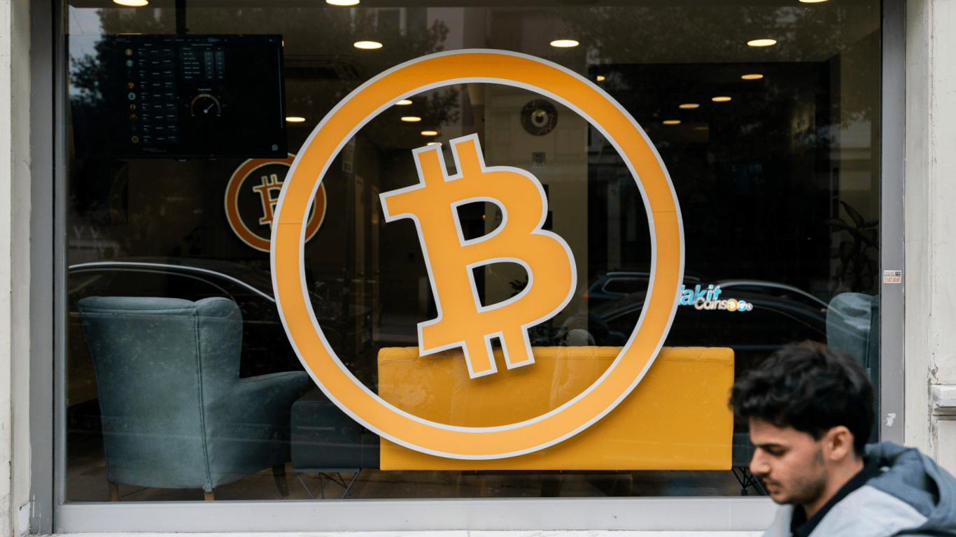 Курс криптовалюти стрімко зростає — скільки коштує Bitcoin