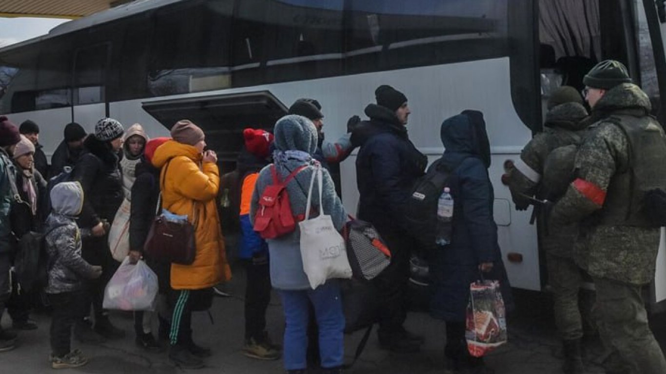 Россияне начали "эвакуацию" детей с временно оккупированного Энергодара