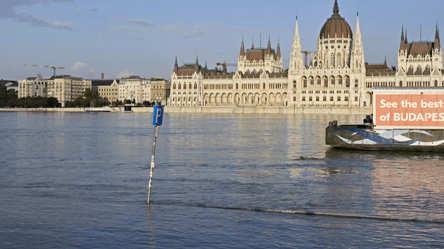 В Будапеште Дунай вышел из берегов — вода доходит до венгерского парламента - 285x160